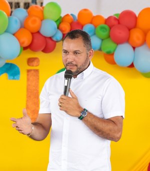 Prefeito de Campestre usa verba do Carnaval para doar cestas básicas