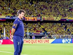Derrotas em sequência e gols sofridos fazem Diniz alcançar marcas negativas com a Seleção Brasileira