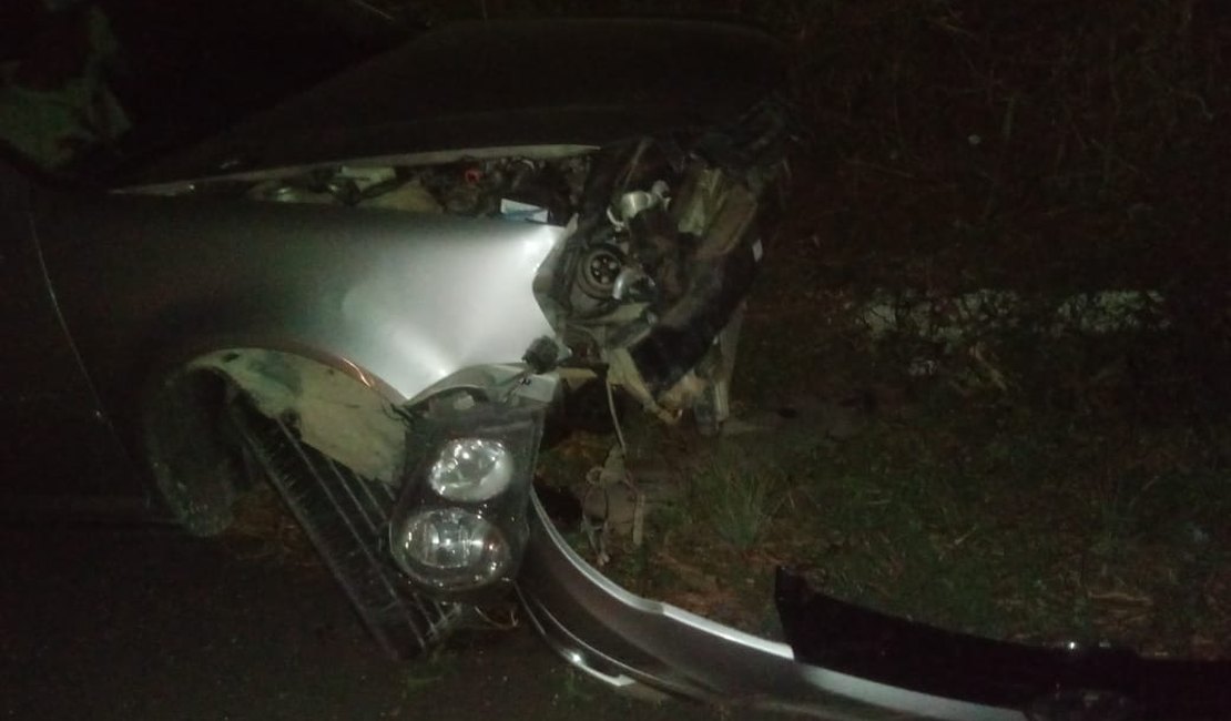 Motorista supostamente embriagado colide em van na cidade de Jaramataia
