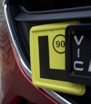 Câmara quer obrigar condutor novato a usar placa de identificação no carro