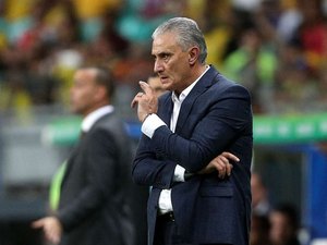 Brasil tem três gols anulados e só empata com a Venezuela