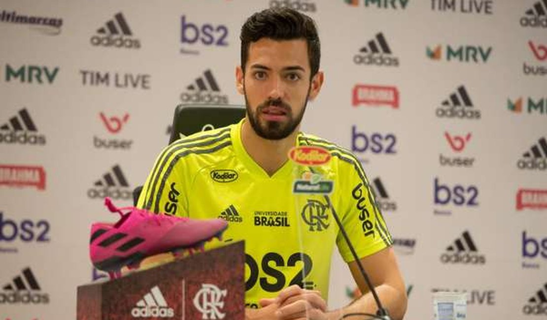Emprestado pelo Flamengo, Pablo Marí mantém esperança de seguir no Arsenal