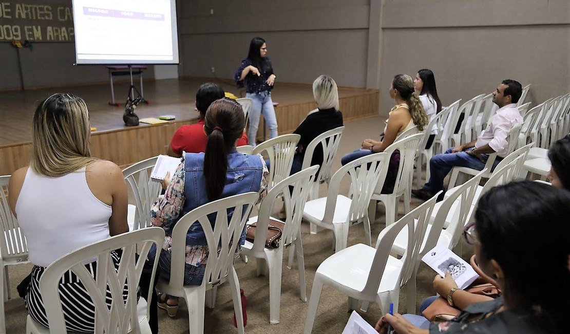 Professores de escolas municipais aprendem a Língua Brasileira de Sinais