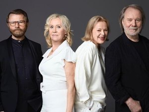 ABBA retorna aos palcos com novo álbum, Voyage, após 40 anos