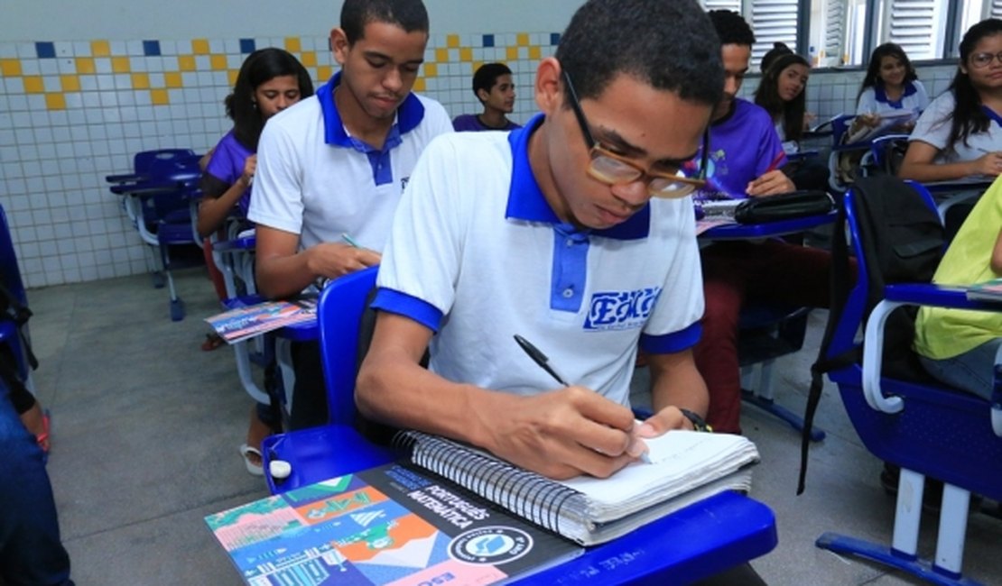 Governo de Alagoas lança programa Mais Merenda para alunos de escolas estaduais