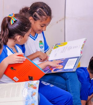 Bienal: Educação de Maceió garante vale-livro para alunos e professores da rede municipal