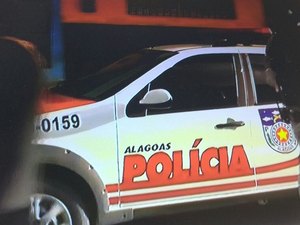 Dupla é presa por posse ilegal de arma e tráfico de drogas na Região Metropolitana