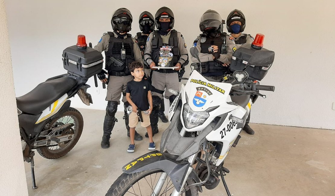 Menino que sonha em ser policial ganha surpresa de PMs no dia do aniversário