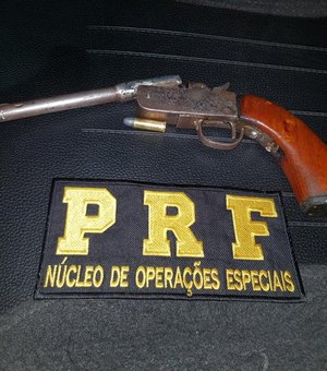 PRF frustra assalto e prende suspeito armado em Joaquim Gomes
