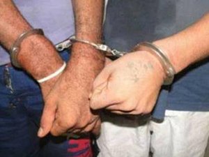 Polícia Civil prende dupla acusada de roubar celular na antiga Amélia Rosa