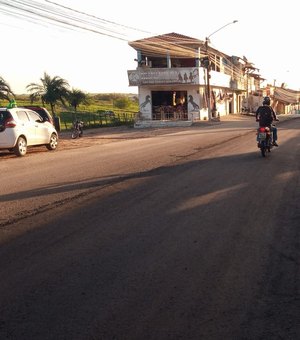 [Vídeo] Obras de recapeamento asfáltico na Rua Coronel Vicente Ramos em Arapiraca animam motoristas