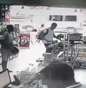 Câmera de segurança flagra assalto a farmácia em Rio Largo; veja vídeo