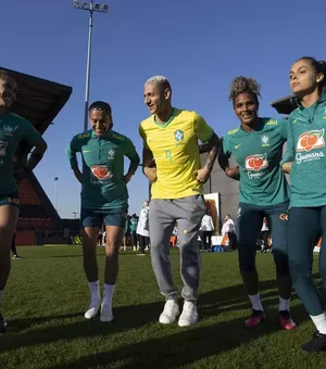 Seleção Brasileira Feminina faz primeiro treino com bola em preparação para a Copa do Mundo