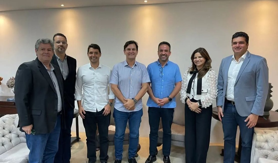 Paulo Dantas recebe prefeitos do litoral sul e indica proximidade com família Beltrão