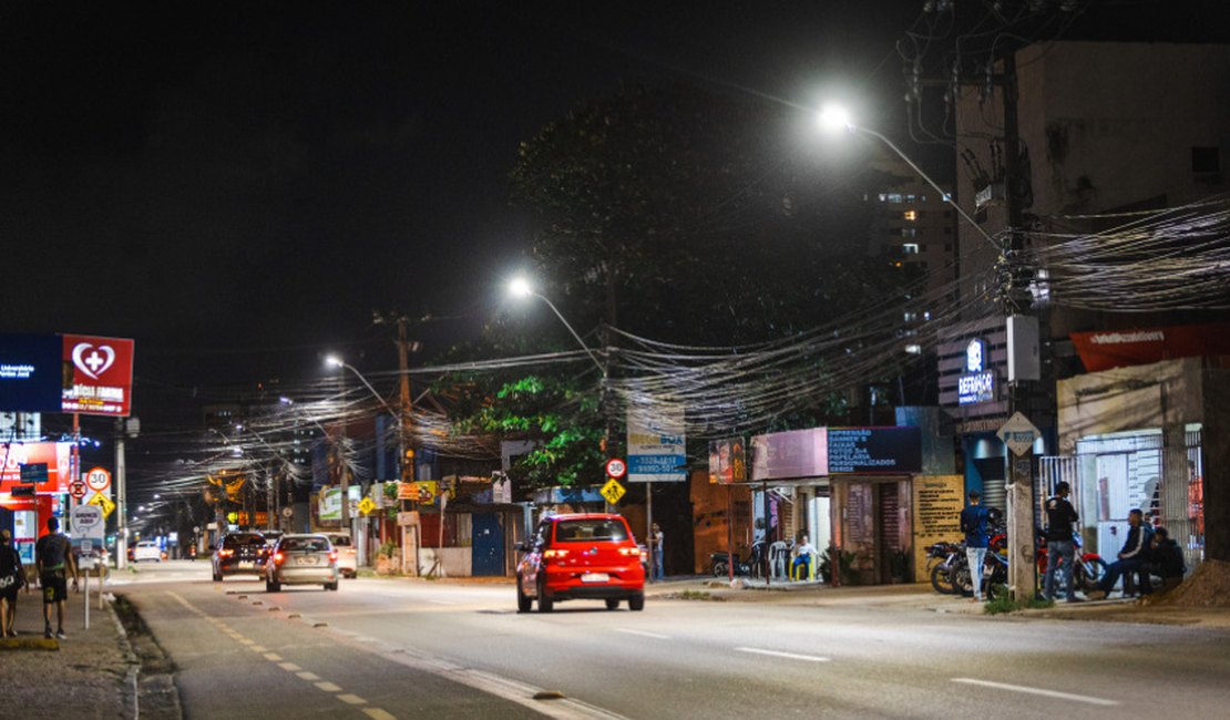 Grandes avenidas da parte alta de Maceió já estão 100% iluminadas