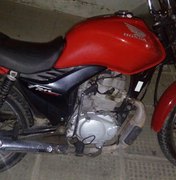 Poli?cia Civil recupera em São Miguel dos Campos moto roubada em Maceió 