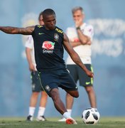 Douglas Costa lamenta derrota do Grêmio e tenta explicar má fase do time: 'São muitos fatores'