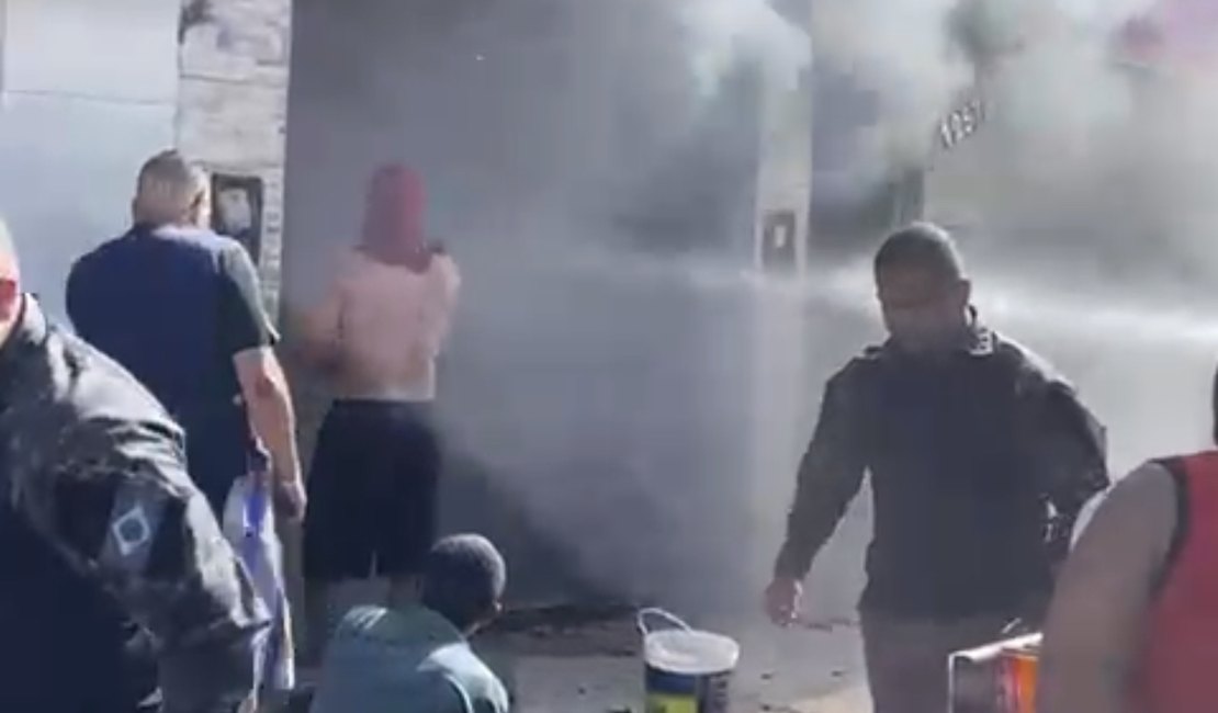 [Vídeo] Incêndio destrói loja de celulares no Centro de Teotônio Vilela