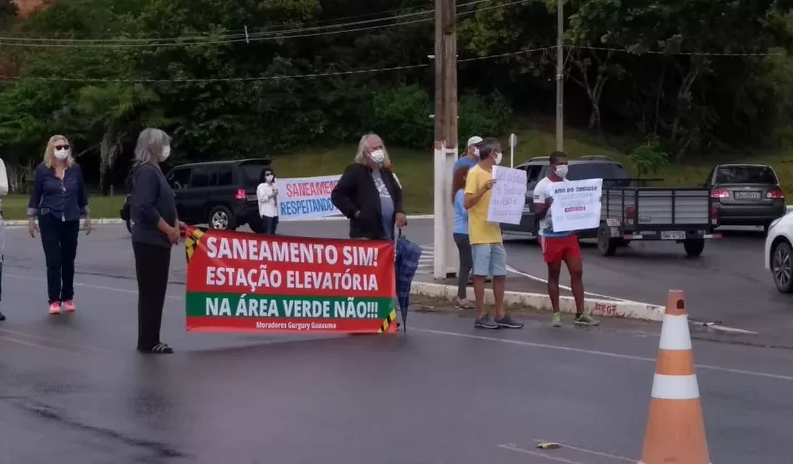 Moradores de Guaxuma voltam a protestar contra construção de estação de esgoto