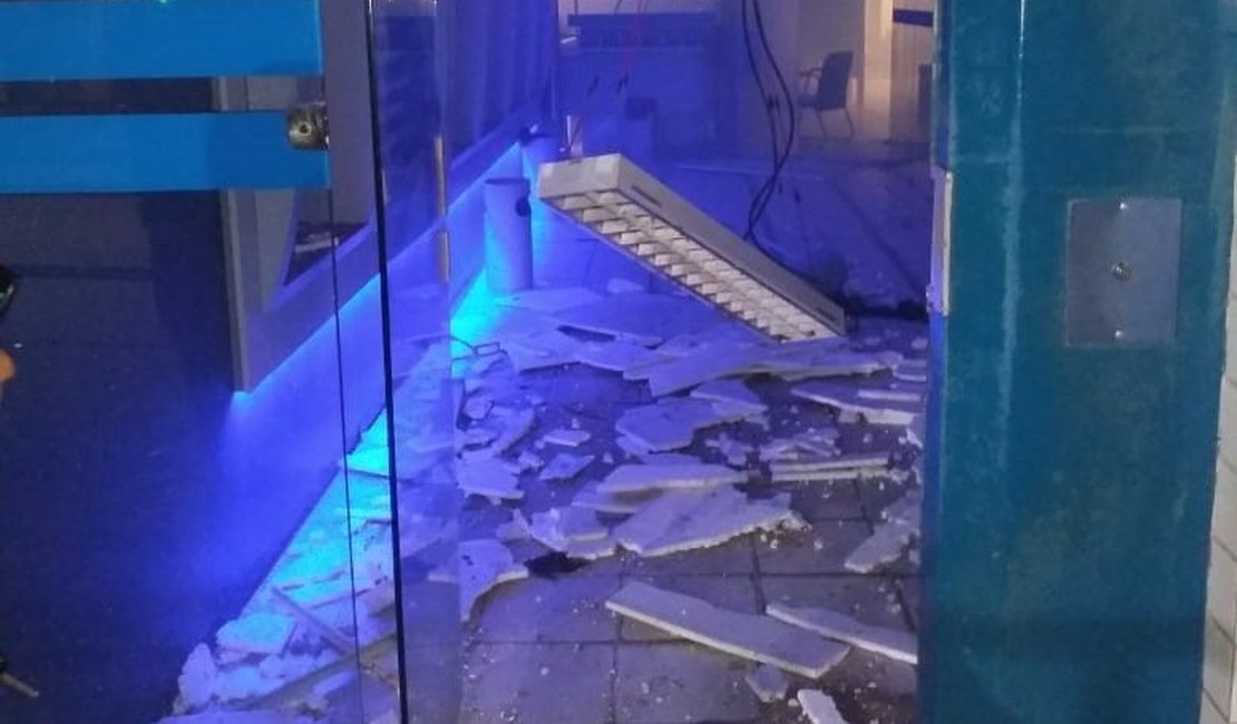 Polícia de Porto Calvo é atacada durante roubo a agências bancárias da cidade