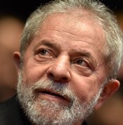 Lula presta homenagem à mulher e diz que acredita em um mundo melhor