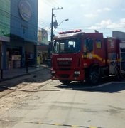 Defesa Civil condena prédio de loja de descartáveis que pegou fogo