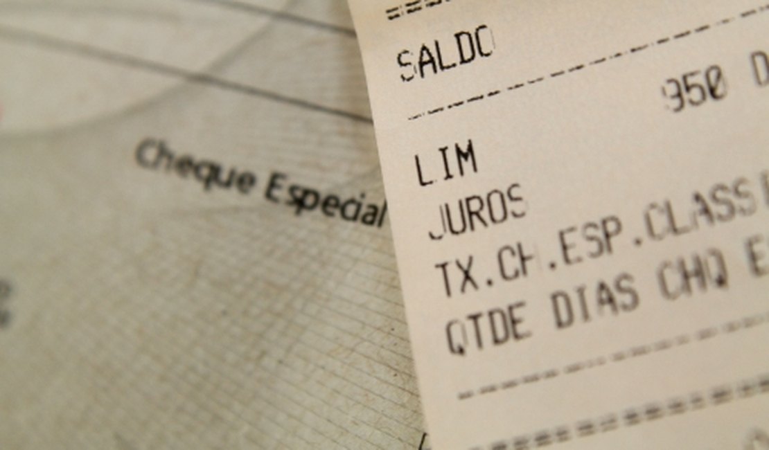 51% dos brasileiros que possuem cheque especial desconhecem as taxas de juros