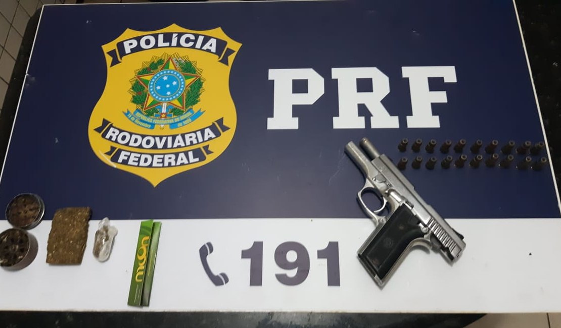 Motorista é preso com arma de fogo e droga para consumo na BR-101