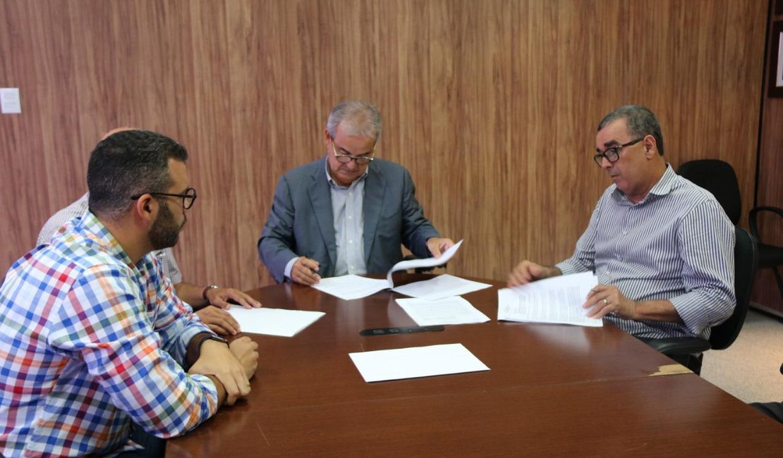Crea e TCE firmam convênio para fiscalizar obras públicas em Alagoas