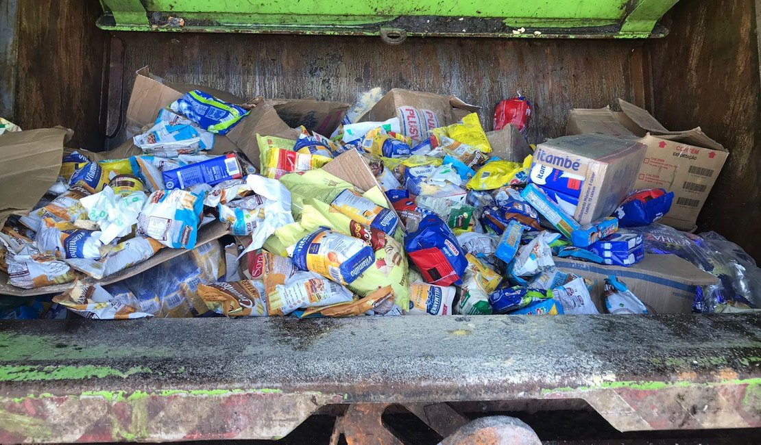 Ação remove 1.300kg de alimentos estragados de estabelecimentos em quatro bairros de Maceió