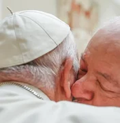 Lula troca abraços com papa Francisco durante visita ao Vaticano