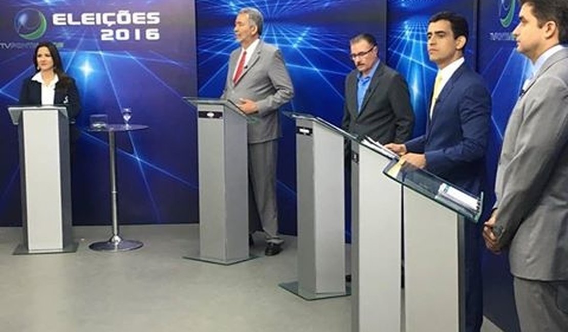 Candidatos à Prefeitura de Maceió trocam farpas em debate promovido pela TV Ponta Verde