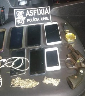Dupla é detida com celulares e motocicleta roubados na Barra de São Miguel