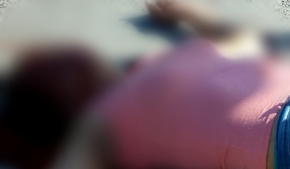 Mulher é morta com tiro no rosto a caminho do trabalho, em Maceió  