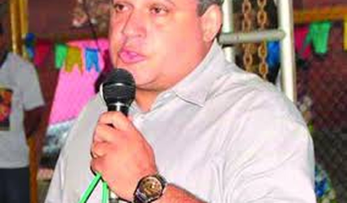 [Vídeo] Ex-prefeito de Palmeira dos Índios detona relação do atual com vereadores 
