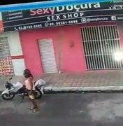 [Vídeo] Pai entrega filho à polícia e mostra vídeo de roubo em Arapiraca