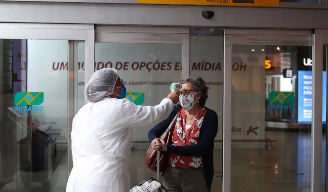 Governo deixa de exigir quarentena na entrada de viajantes não vacinados contra Covid-19
