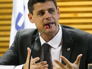 Auxiliares ameaçaram deixar governo se Auxílio Brasil fosse lançado