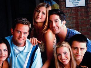 Especial de 'Friends' retoma gravações em abril, diz David Schwimmer