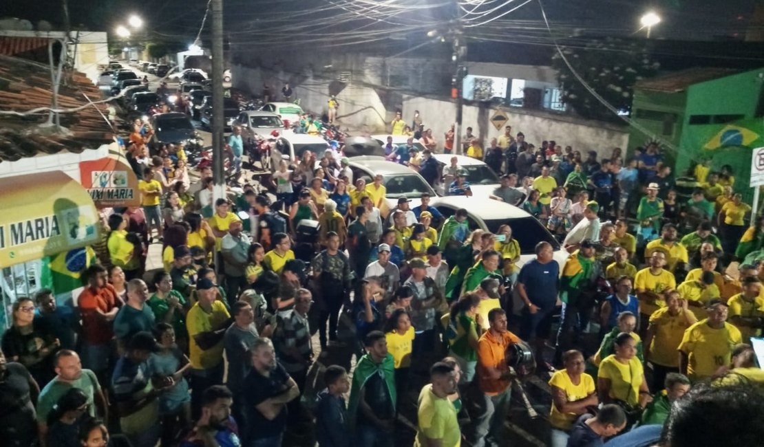 Manifestantes pró Bolsonaro se reúnem para pedir intervenção federal em Arapiraca