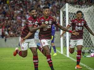 Zagueiro e atacante do Flamengo treinam integralmente com o grupo no Ninho