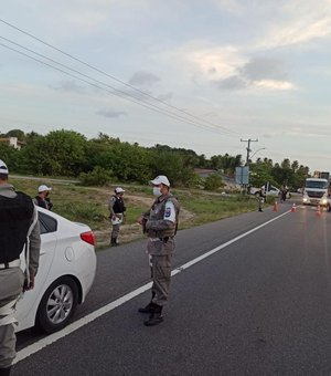 Polícia Rodoviária aborda 61 condutores durante Operação Lei Seca na AL 101