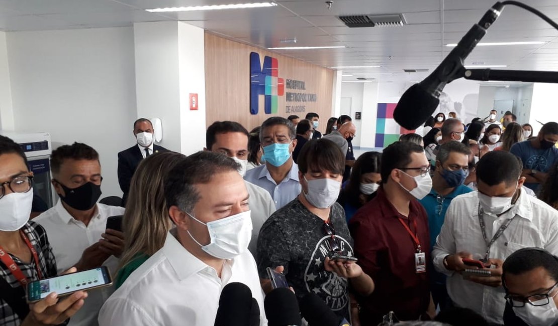 “Não acreditar na vacina é não acreditar na ciência”, afirma Renan Filho