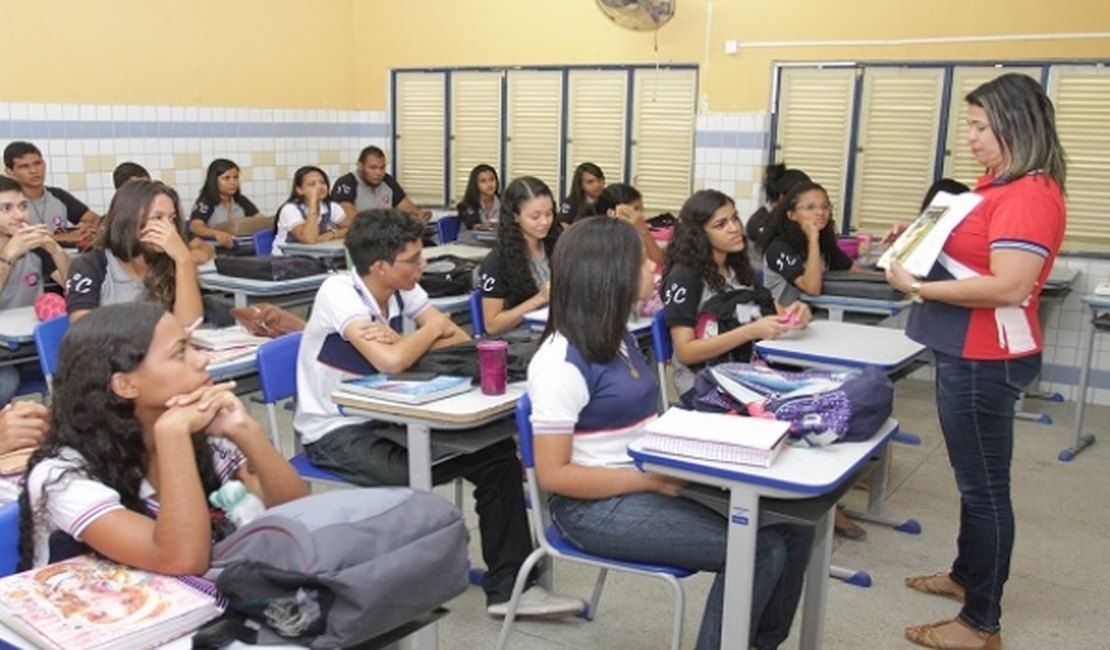 Secretaria de Educação publica concurso de remoção para professores; confira inscrição