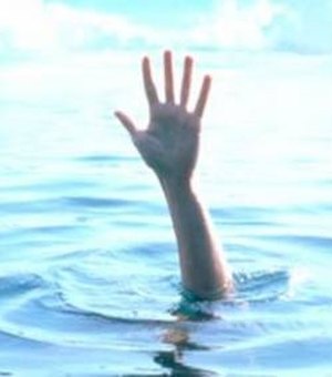 Tragédia: criança de 2 anos morre afogada em piscina de residência