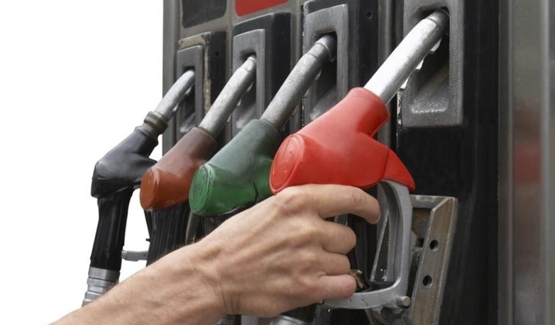 Preços de combustíveis voltam a subir na capital alagoana