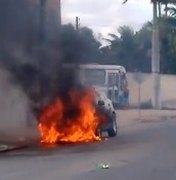 Carro de propaganda eleitoral de candidato de Monteirópolis é incendiado no Sertão