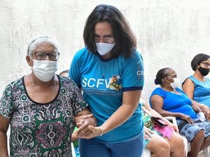 Profissionais do CRAS fazem ação para idosos de Maragogi