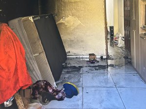 Cômodo de residência é destruído durante incêndio na Ponta Grossa