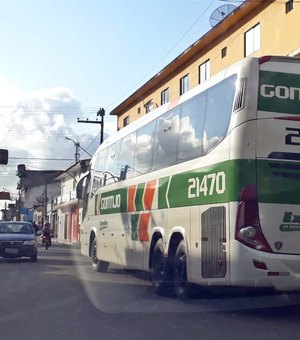 Passageiros de ônibus de turismo são assaltados na BR-101, em Junqueiro
